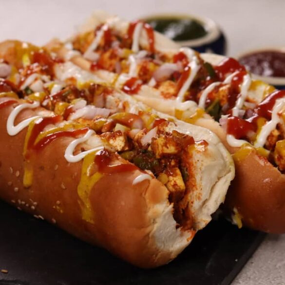 Chilli Paneer Hot Dog